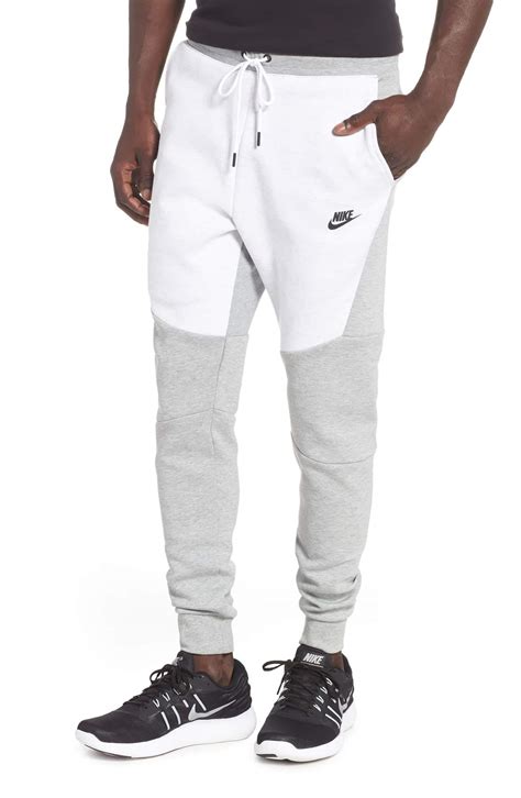 Tech Fleece Joggers & Sweatpants 